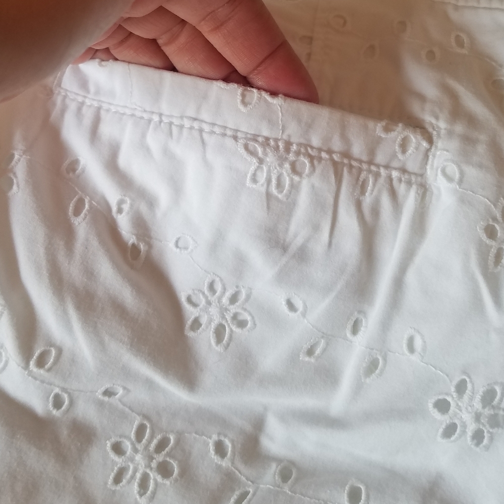 Bright White Eyelet Embroidered Shorts Size 4 - Picture 9 of 14